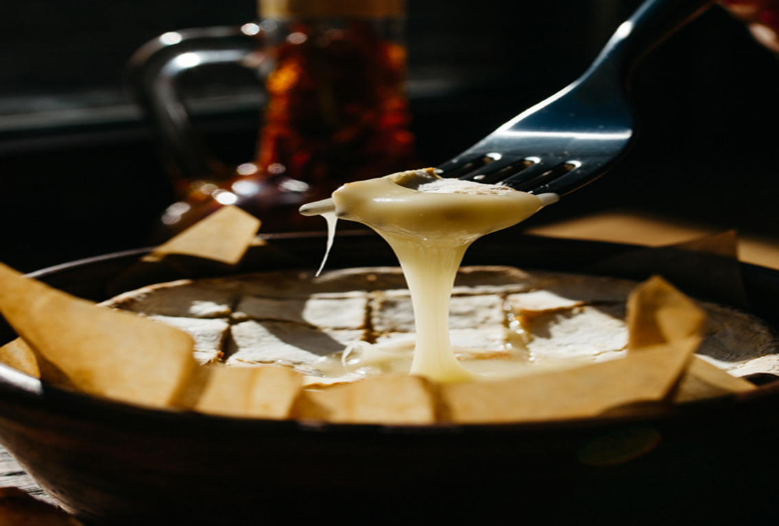 Camembert con salsa Ananai de uvilla Camembert con salsa Ananai de uvilla